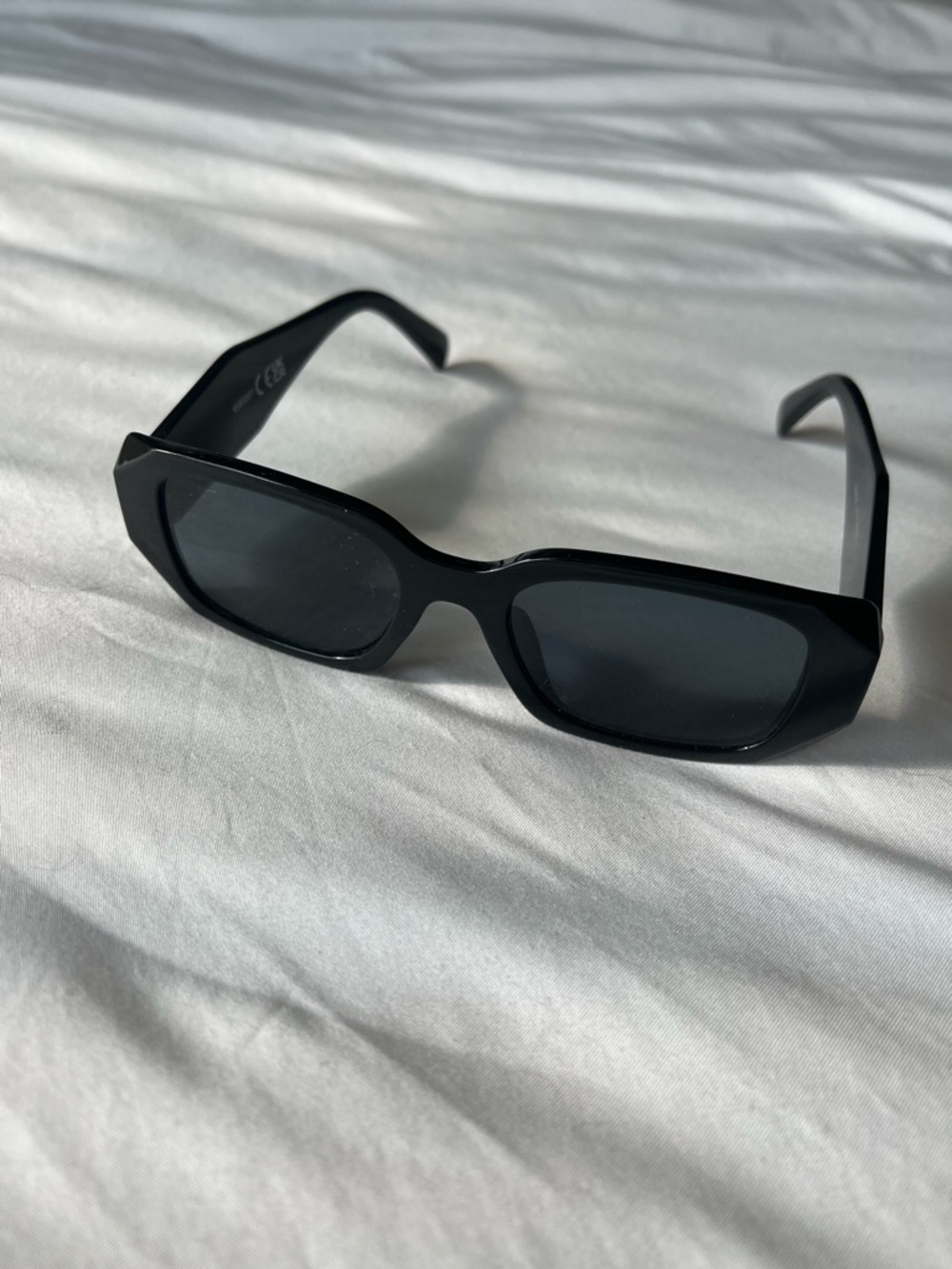 Black Rectangular Sunglasses with Sculpted details